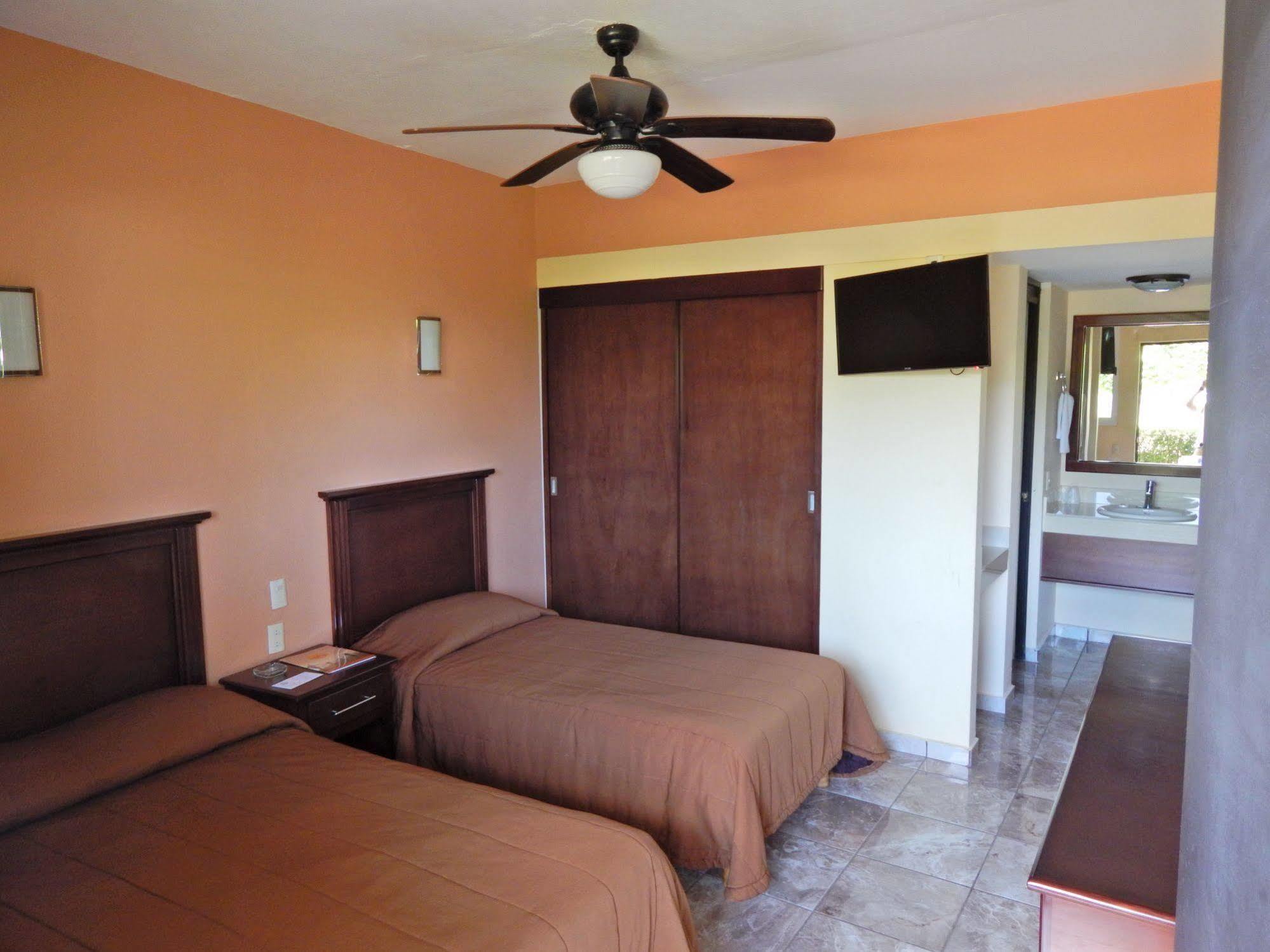 Hotel Las Jacarandas Mazatlan Exterior photo